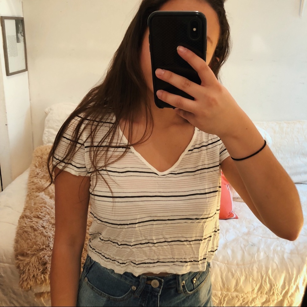 ⚡️FREE (w/ purchase)⚡️ White/Black Crop Top